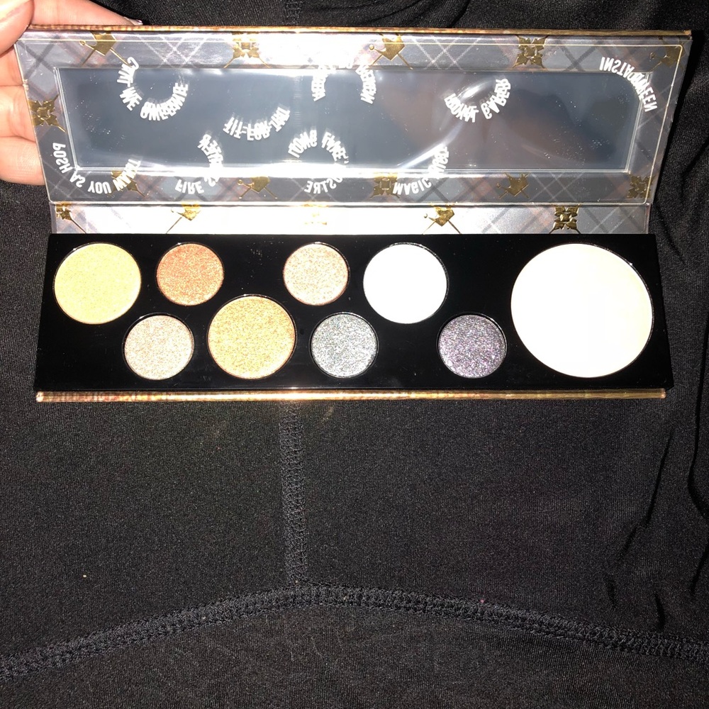 Eyeshadow Queen supreme by Mac authentic